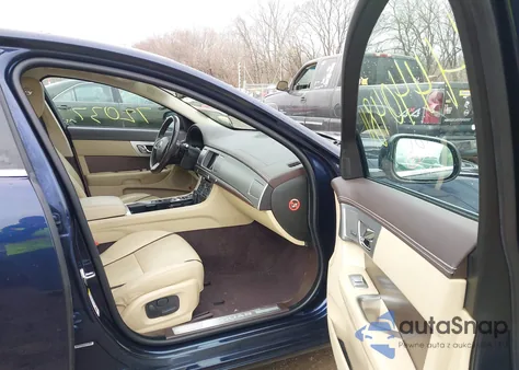 2015 Jaguar Xf 3.0 Portfolio/3.0 Sport z USA, uszkodzony, nr VIN SAJWJ0FF8F8U88113